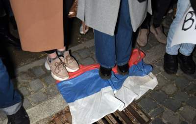 Tysiące krakowian przed konsulatem Rosji, fot. Marek Lasyk - zdjęcie 22