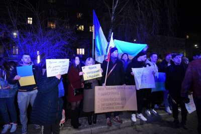 Tysiące krakowian przed konsulatem Rosji, fot. Marek Lasyk - zdjęcie 19