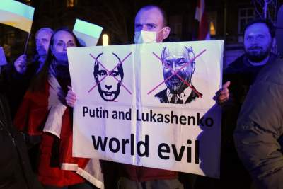 Tysiące krakowian przed konsulatem Rosji, fot. Marek Lasyk - zdjęcie 12