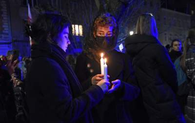Tysiące krakowian przed konsulatem Rosji, fot. Marek Lasyk - zdjęcie 5