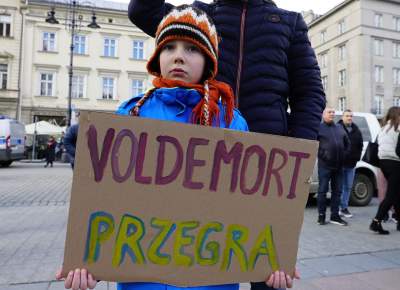 Hymn Ukrainy, wspólna modlitwa, braterstwo. Antywojenna manifestacja na Rynku - zdjęcie 18