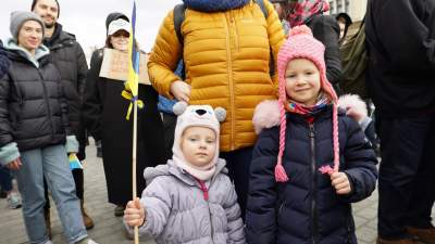 Hymn Ukrainy, wspólna modlitwa, braterstwo. Antywojenna manifestacja na Rynku - zdjęcie 27