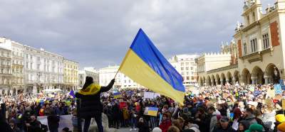 Hymn Ukrainy, wspólna modlitwa, braterstwo. Antywojenna manifestacja na Rynku - zdjęcie 23