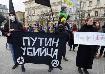 Hymn Ukrainy, wspólna modlitwa, braterstwo. Antywojenna manifestacja na Rynku - zdjęcie 16