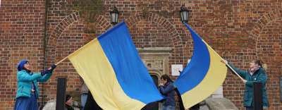 Hymn Ukrainy, wspólna modlitwa, braterstwo. Antywojenna manifestacja na Rynku - zdjęcie 10