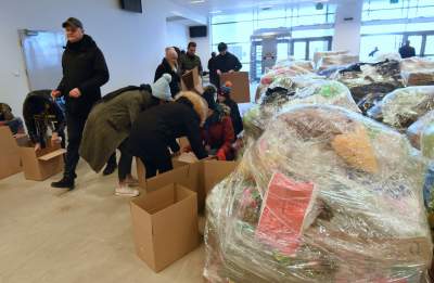 Magazyn darów na stadionie Wisły, fot. Marek Lasyk - zdjęcie 7
