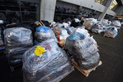 Magazyn darów na stadionie Wisły, fot. Marek Lasyk - zdjęcie 19