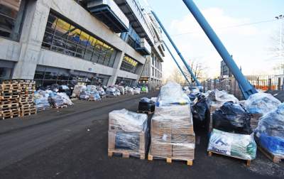 Magazyn darów na stadionie Wisły, fot. Marek Lasyk - zdjęcie 16