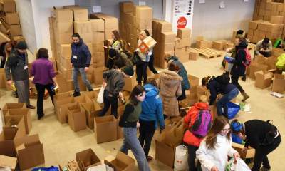 Magazyn darów na stadionie Wisły, fot. Marek Lasyk - zdjęcie 3