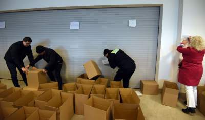 Magazyn darów na stadionie Wisły, fot. Marek Lasyk - zdjęcie 8
