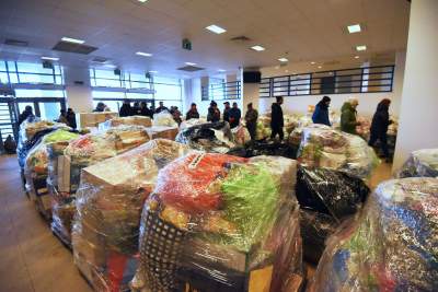 Magazyn darów na stadionie Wisły, fot. Marek Lasyk - zdjęcie 32
