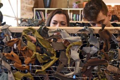 Robią siatki maskujące dla ukraińskiego wojska, potrzeba rąk do pracy - zdjęcie 4