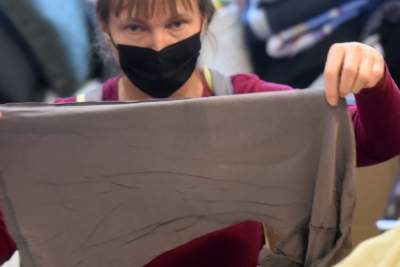 Robią siatki maskujące dla ukraińskiego wojska, potrzeba rąk do pracy - zdjęcie 17