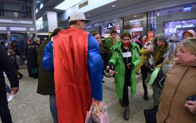 Z pomocą przyszedł nawet Superman. Przyniósł prezenty i uśmiech - zdjęcie 5