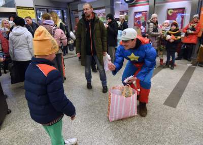 Z pomocą przyszedł nawet Superman. Przyniósł prezenty i uśmiech - zdjęcie 8