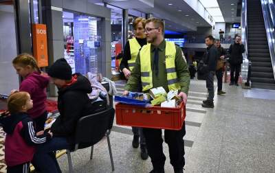 Raport z oblężonego dworca: dzień 15. Fot. Marek Lasyk - zdjęcie 20