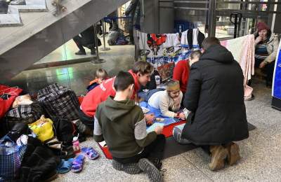 Raport z oblężonego dworca: dzień 15. Fot. Marek Lasyk - zdjęcie 13