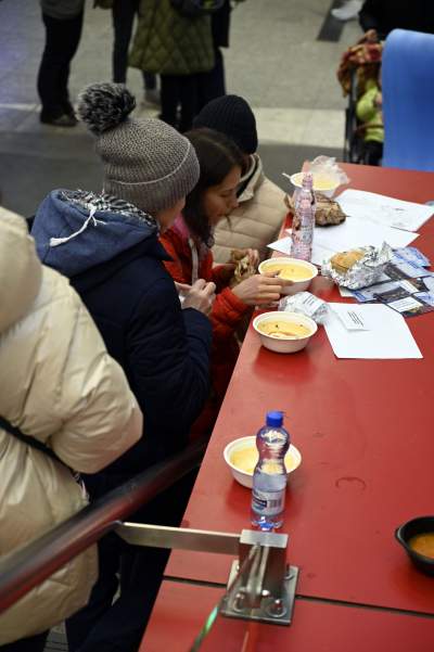Krakowski dworzec tułaczy. Dzień szesnasty. Fot. Marek Lasyk - zdjęcie 6