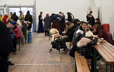 Namioty na placu przed dworcem. Ciepła zupa i schronienie - zdjęcie 13