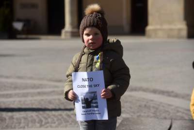 Ukraińscy uchodźcy protestują na Rynku Głównym. Jeden postulat - zdjęcie 13