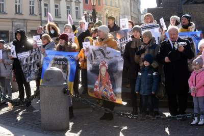 Ukraińscy uchodźcy protestują na Rynku Głównym. Jeden postulat - zdjęcie 23
