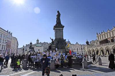 Ukraińscy uchodźcy protestują na Rynku Głównym. Jeden postulat - zdjęcie 3