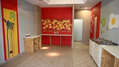 Zamieszka tu kilkuset uchodźców z Ukrainy. Sale pomalowali studenci ASP - zdjęcie 17