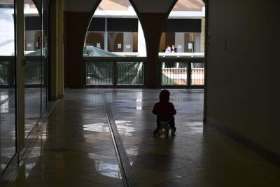 Już ponad stu uchodźców zakwaterowano w dawnej galerii Plaza. Przygotowano 390 miejsc - zdjęcie 24