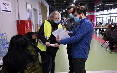 Tauron Arena: tłum uchodźców z Ukrainy w kolejce po PESEL - zdjęcie 9