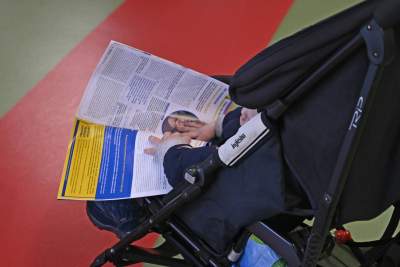 Tauron Arena: tłum uchodźców z Ukrainy w kolejce po PESEL - zdjęcie 16