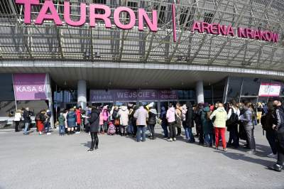 Tauron Arena: tłum uchodźców z Ukrainy w kolejce po PESEL - zdjęcie 3
