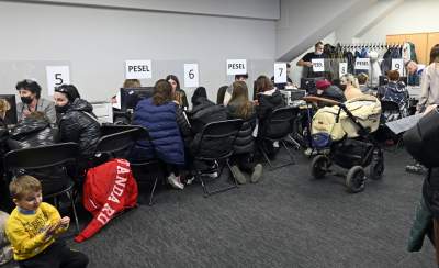 Tauron Arena: tłum uchodźców z Ukrainy w kolejce po PESEL - zdjęcie 13