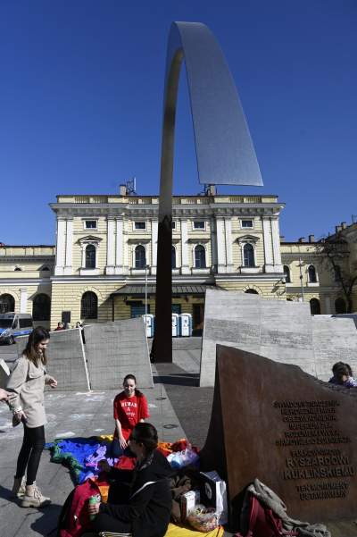Z dworca na plac przed dworcem. 28 dzień wojny i tułaczki - zdjęcie 4
