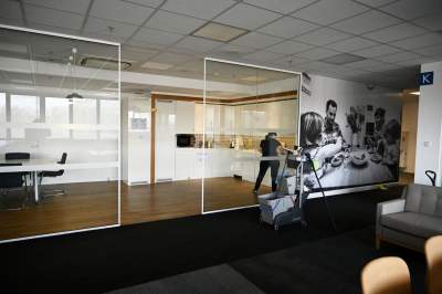 Schronienie dla uchodźców w dawnym Tesco. Bardzo starannie przygotowane - zdjęcie 5