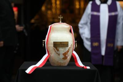 Przez centrum Krakowa przeszedł kondukt z prochami Krzysztofa Pendereckiego - zdjęcie 35