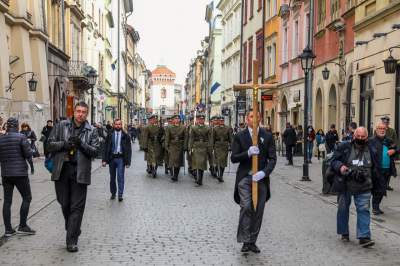 Przez centrum Krakowa przeszedł kondukt z prochami Krzysztofa Pendereckiego - zdjęcie 11