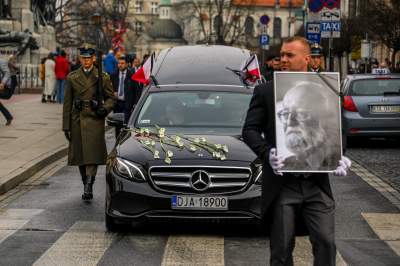 Przez centrum Krakowa przeszedł kondukt z prochami Krzysztofa Pendereckiego - zdjęcie 9