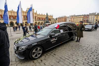 Przez centrum Krakowa przeszedł kondukt z prochami Krzysztofa Pendereckiego - zdjęcie 18
