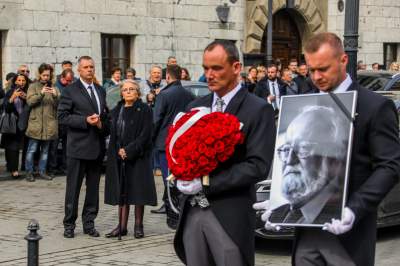 Przez centrum Krakowa przeszedł kondukt z prochami Krzysztofa Pendereckiego - zdjęcie 29