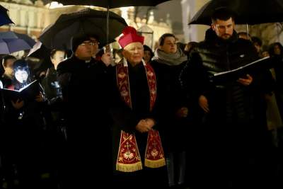 Akademicka Droga Krzyżowa na ulicach Krakowa. Wyszło dwa tysiące osób - zdjęcie 16