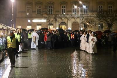 Akademicka Droga Krzyżowa na ulicach Krakowa. Wyszło dwa tysiące osób - zdjęcie 10