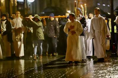 Akademicka Droga Krzyżowa na ulicach Krakowa. Wyszło dwa tysiące osób - zdjęcie 21