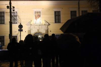 Przyszli uczcić pamięć zmarłego 17 lat temu Jana Pawła II - zdjęcie 3