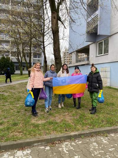 Uchodźcy z Ukrainy w czynie społecznym posprzątali Park Lotników, fot. Наталья Расторгуева - zdjęcie 6