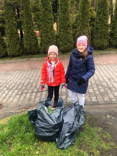 Uchodźcy z Ukrainy w czynie społecznym posprzątali Park Lotników, fot. Наталья Расторгуева - zdjęcie 11
