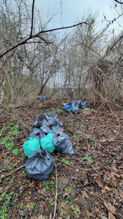 Uchodźcy z Ukrainy w czynie społecznym posprzątali Park Lotników, fot. Наталья Расторгуева - zdjęcie 5
