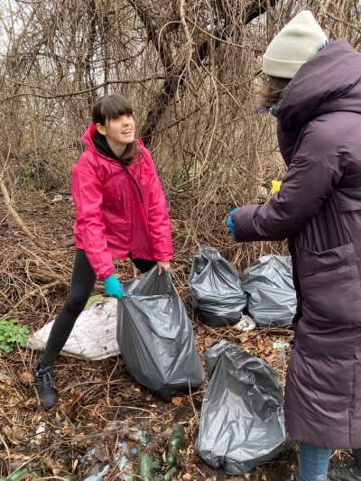 Uchodźcy z Ukrainy w czynie społecznym posprzątali Park Lotników, fot. Наталья Расторгуева - zdjęcie 3
