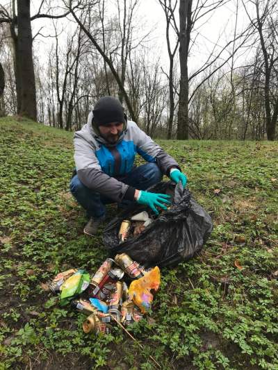 Uchodźcy z Ukrainy w czynie społecznym posprzątali Park Lotników, fot. Наталья Расторгуева - zdjęcie 9