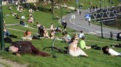 Wiosna i plażowanie na bulwarach, tak było jeszcze w czwartek... - zdjęcie 11