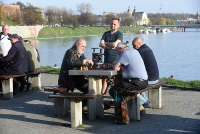 Wiosna i plażowanie na bulwarach, tak było jeszcze w czwartek... - zdjęcie 6